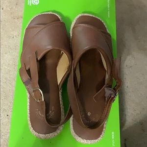 Brown vintage wedged sandals.